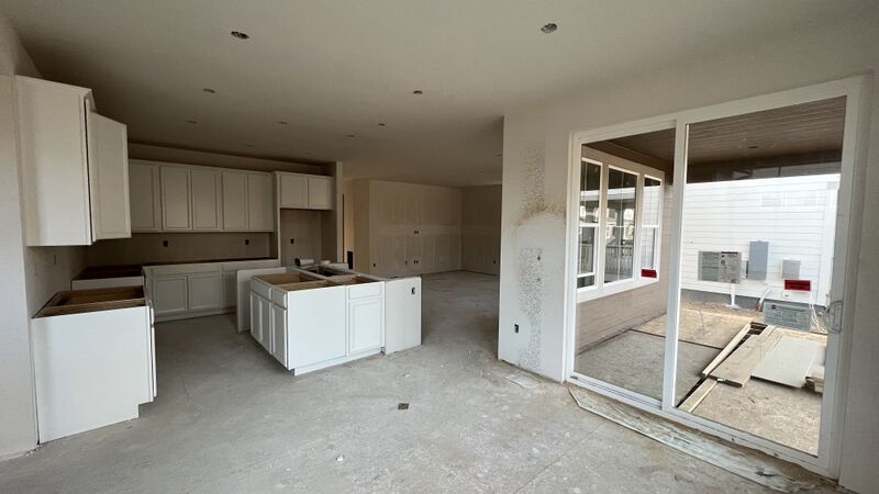File:DiningRoom01E.jpeg